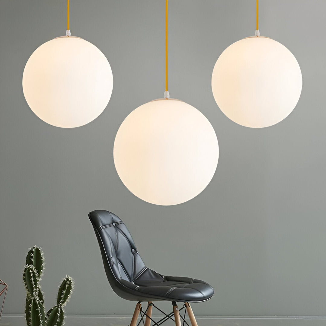 Moderne Glazen Hanglampen met Witte Bolvormige Lampenkappen