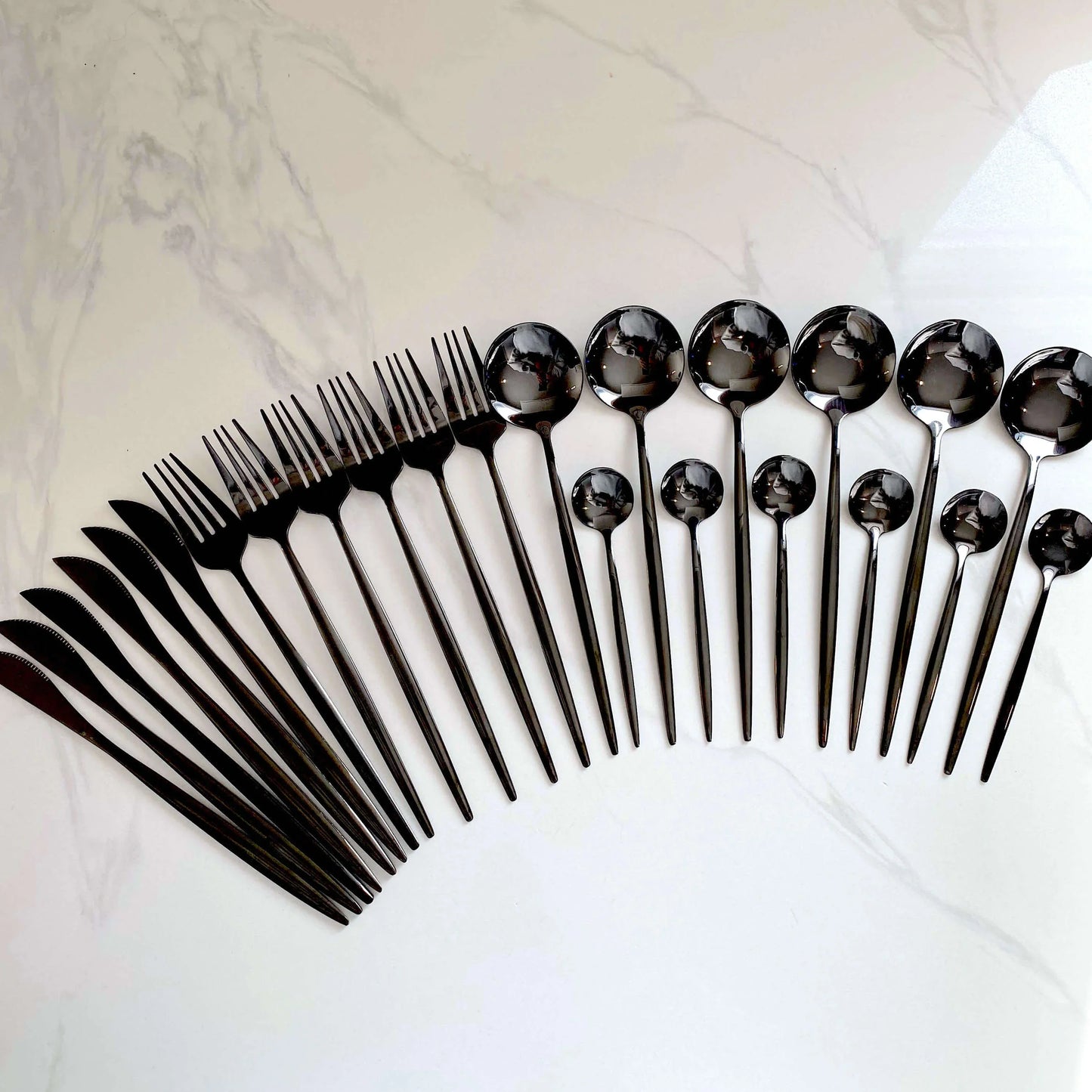 Zwart Modern Bestek Set - Gedurfd & Elegant - Uniek Dineren-Cutlery Sets-De Bazelaar