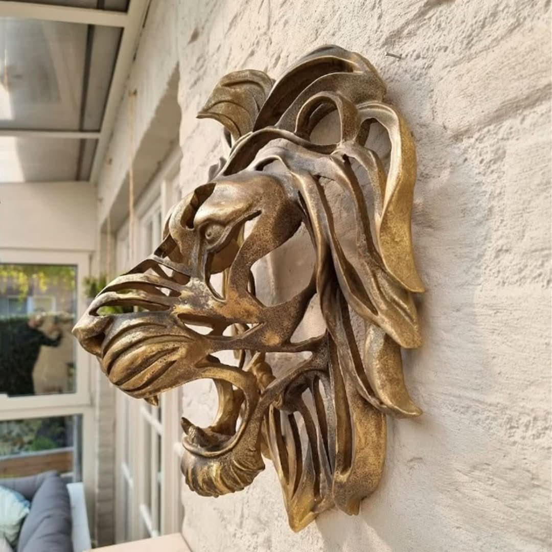 Gouden Leeuwenbeeld - Kracht en elegantie samengevoegd