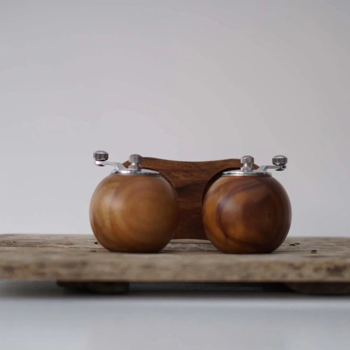 Nordic Zout- en Pepermolen Set - Stijlvol - Functioneel - Perfect voor Keuken-Kitchen Tools and Accessories-De Bazelaar