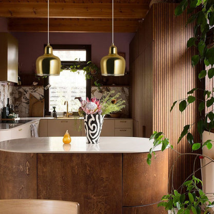 Gouden Klokvormige Hanglamp – Elegantie en Functionele Verlichting-light decor-De Bazelaar