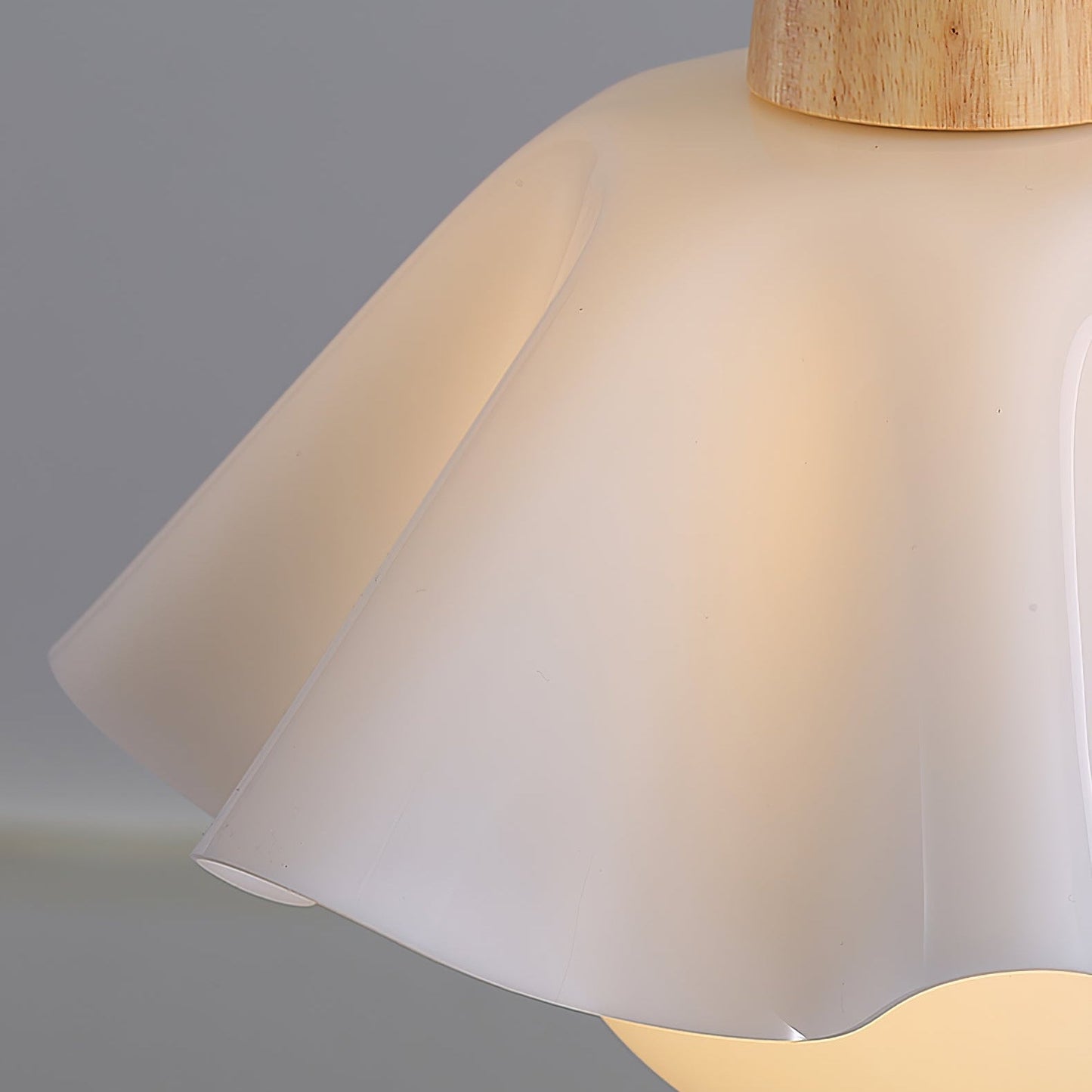 Noordse Houten Hanglamp – Minimalistisch & Verfijnd-light decor-De Bazelaar