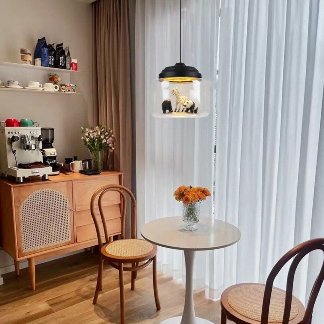 Petit Zoo in Glas Hanglamp – Unieke Sfeer met Miniatuur Dieren