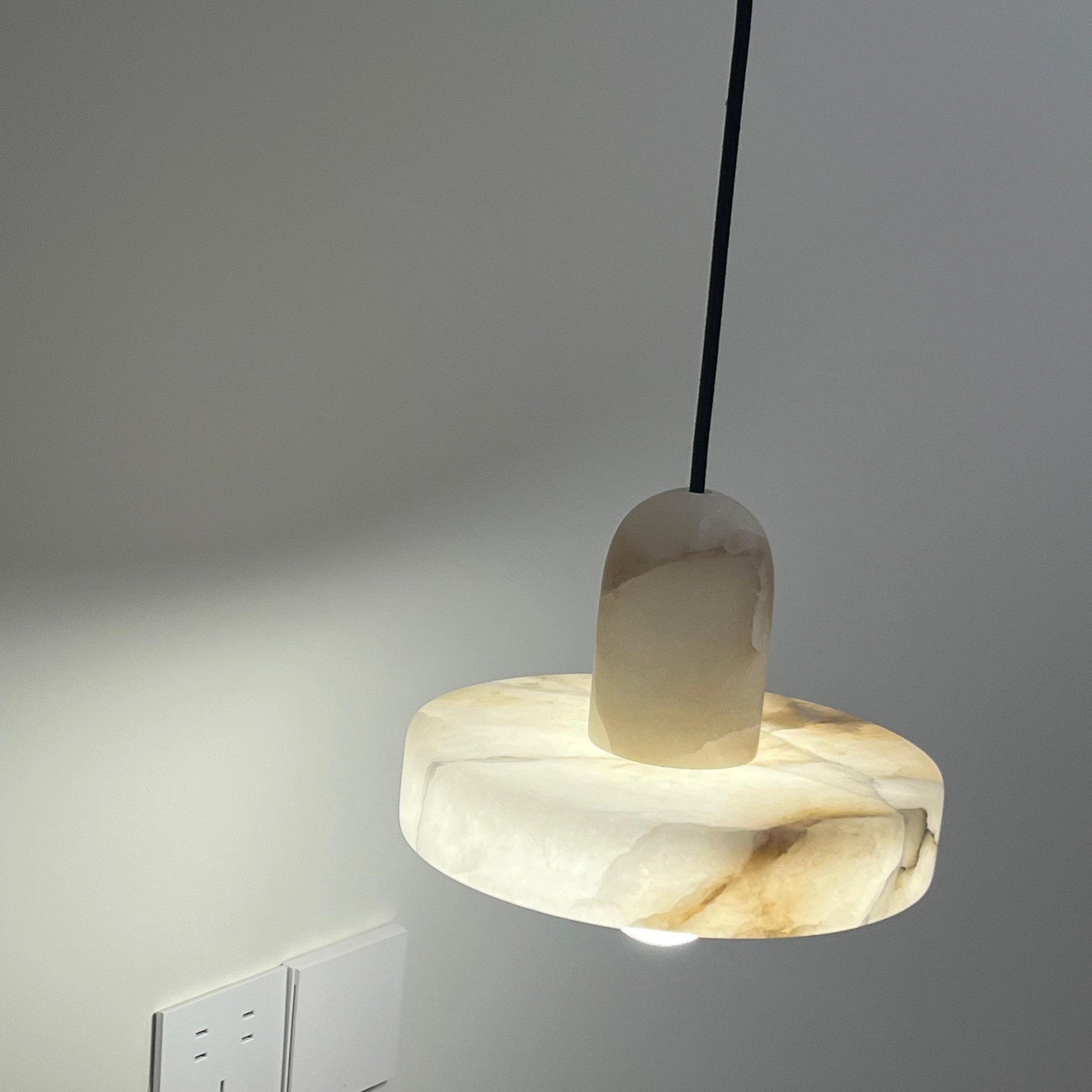 Moderne Witte Alabaster Hanglamp met Marmeren Lampenkap-light decor-De Bazelaar