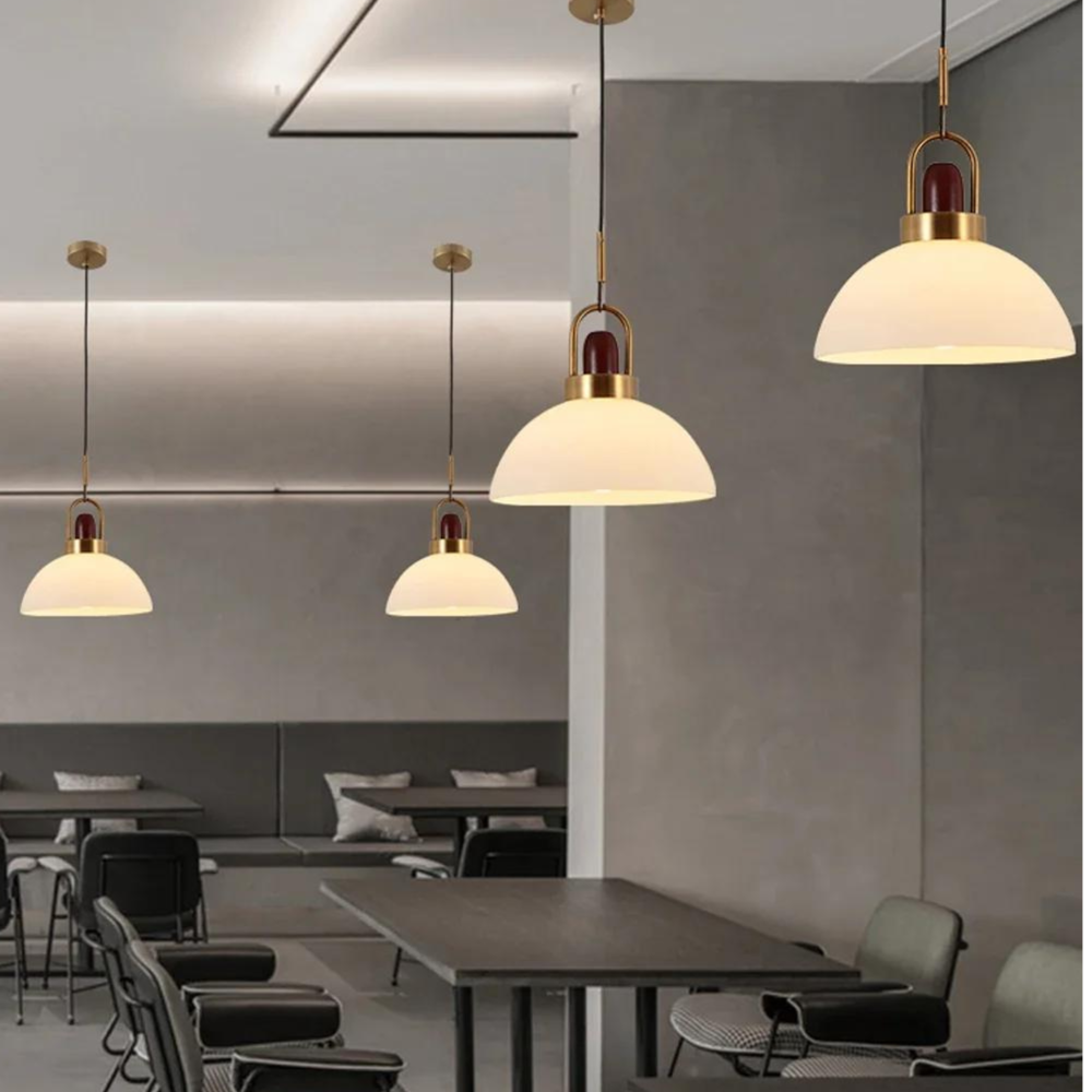 Luxe Hanglamp met Geborstelde Gouden Afwerking-light decor-De Bazelaar