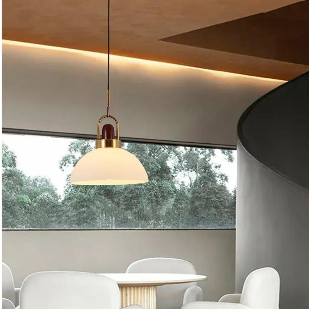 Luxe Hanglamp met Geborstelde Gouden Afwerking-light decor-De Bazelaar