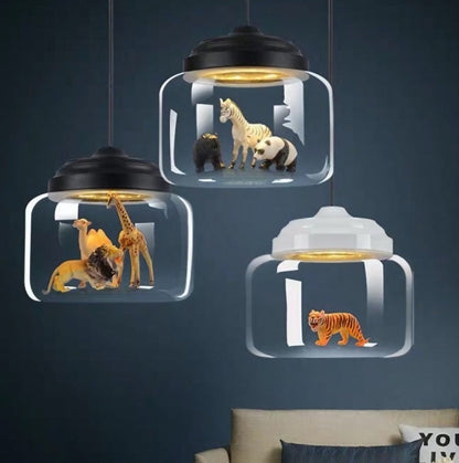 Petit Zoo in Glas Hanglamp – Unieke Sfeer met Miniatuur Dieren