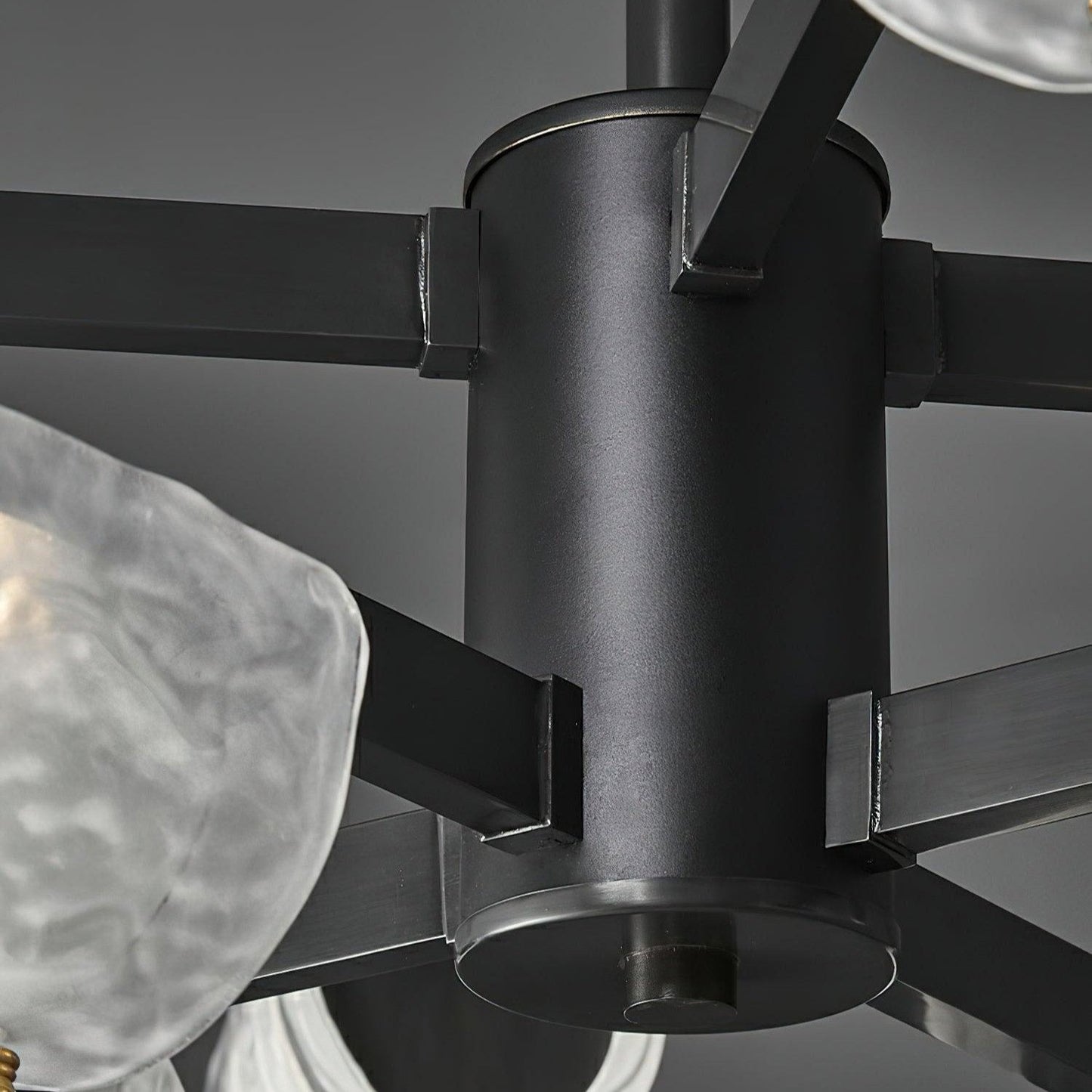 Amoslo Kroonluchter Zwart Messing – Elegant Design-light decor-De Bazelaar