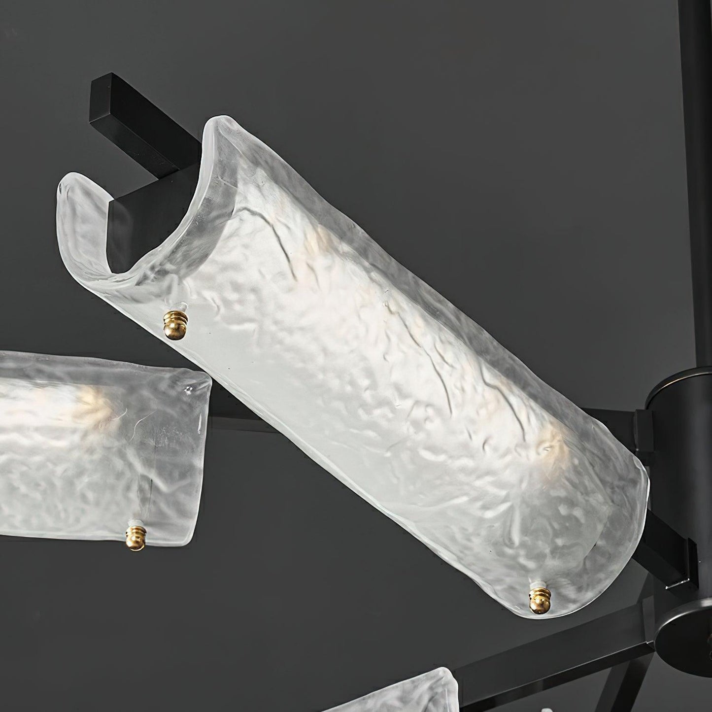 Amoslo Kroonluchter Zwart Messing – Elegant Design-light decor-De Bazelaar