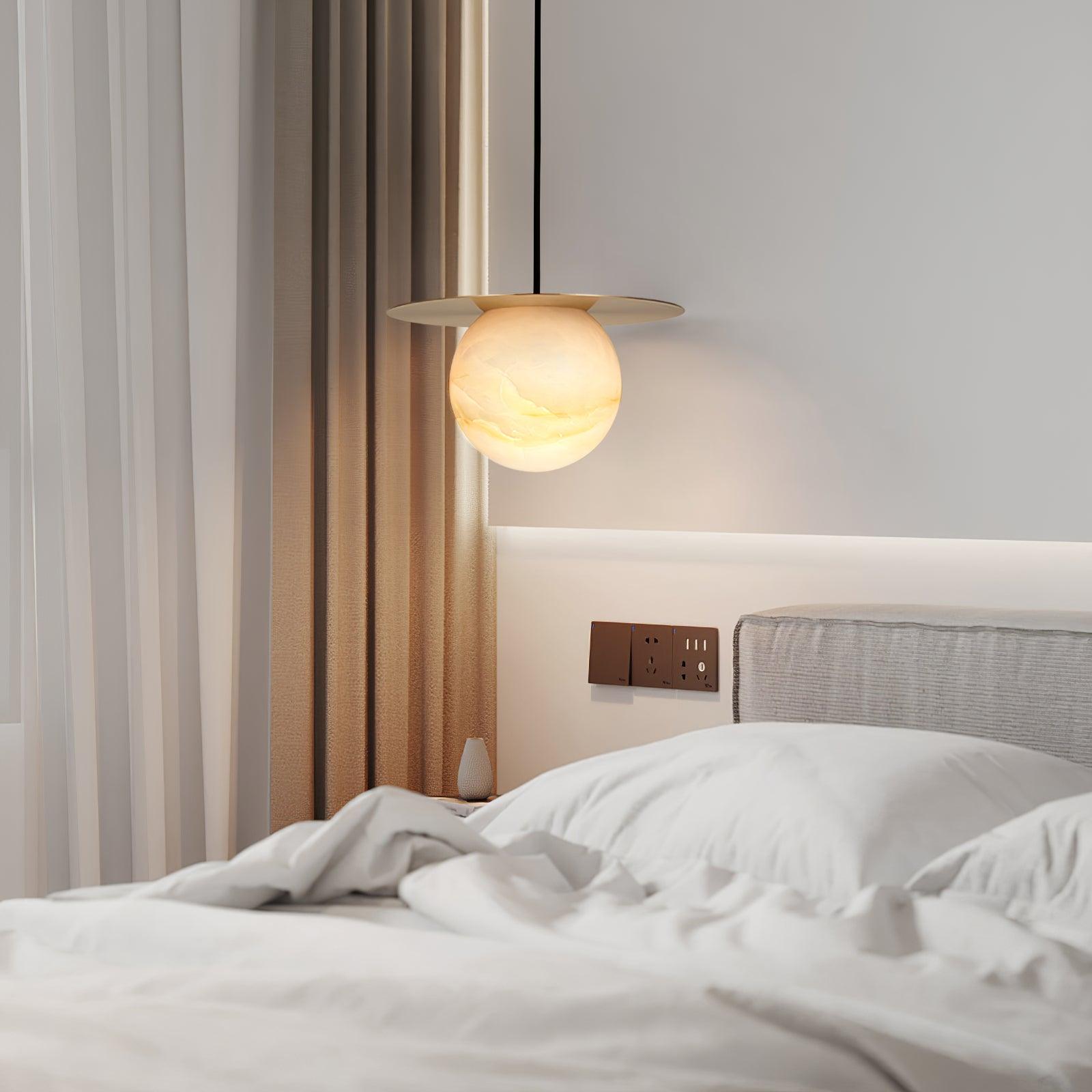 Luxe Sferische Tafellamp van Messing en Alabaster-light decor-De Bazelaar