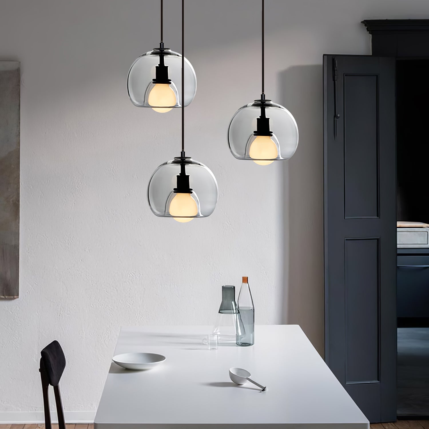 Minimalistische plafondlamp met warm licht-light decor-De Bazelaar