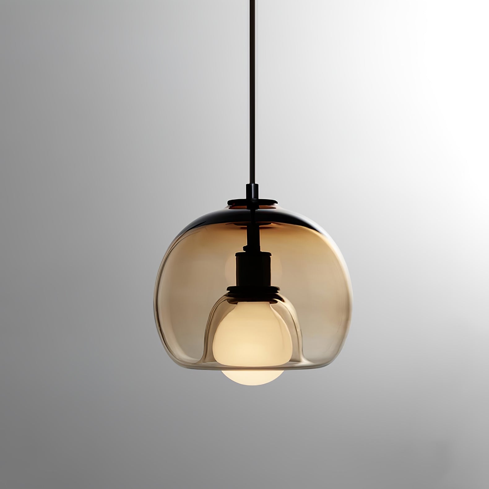 Minimalistische plafondlamp met warm licht-light decor-De Bazelaar