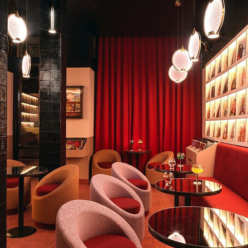 Horo Hanglamp – Elegant Messing & Getint Glas-light decor-De Bazelaar