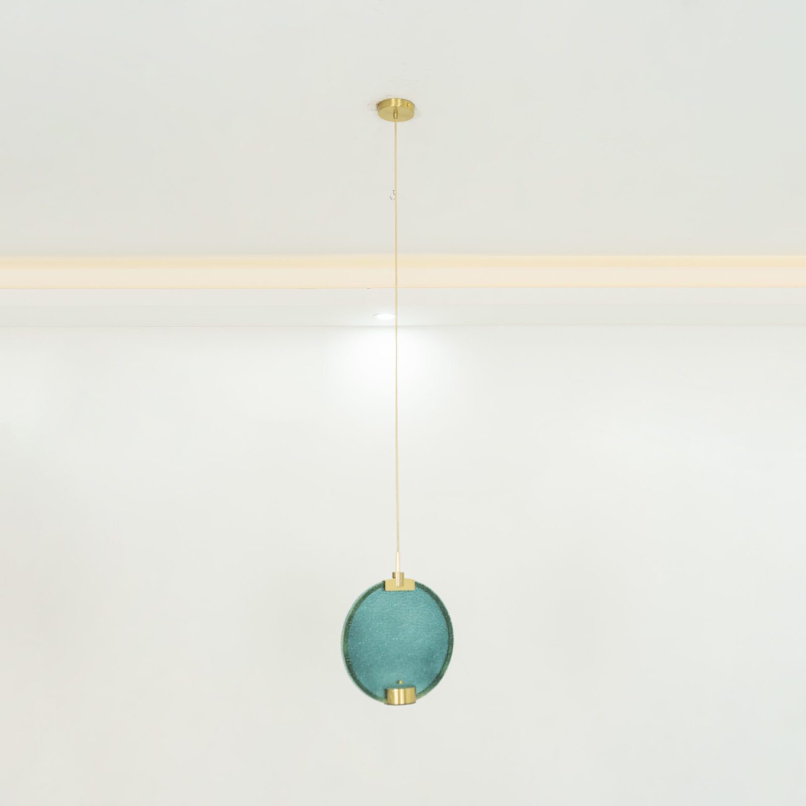 Horo Hanglamp – Elegant Messing & Getint Glas-light decor-De Bazelaar