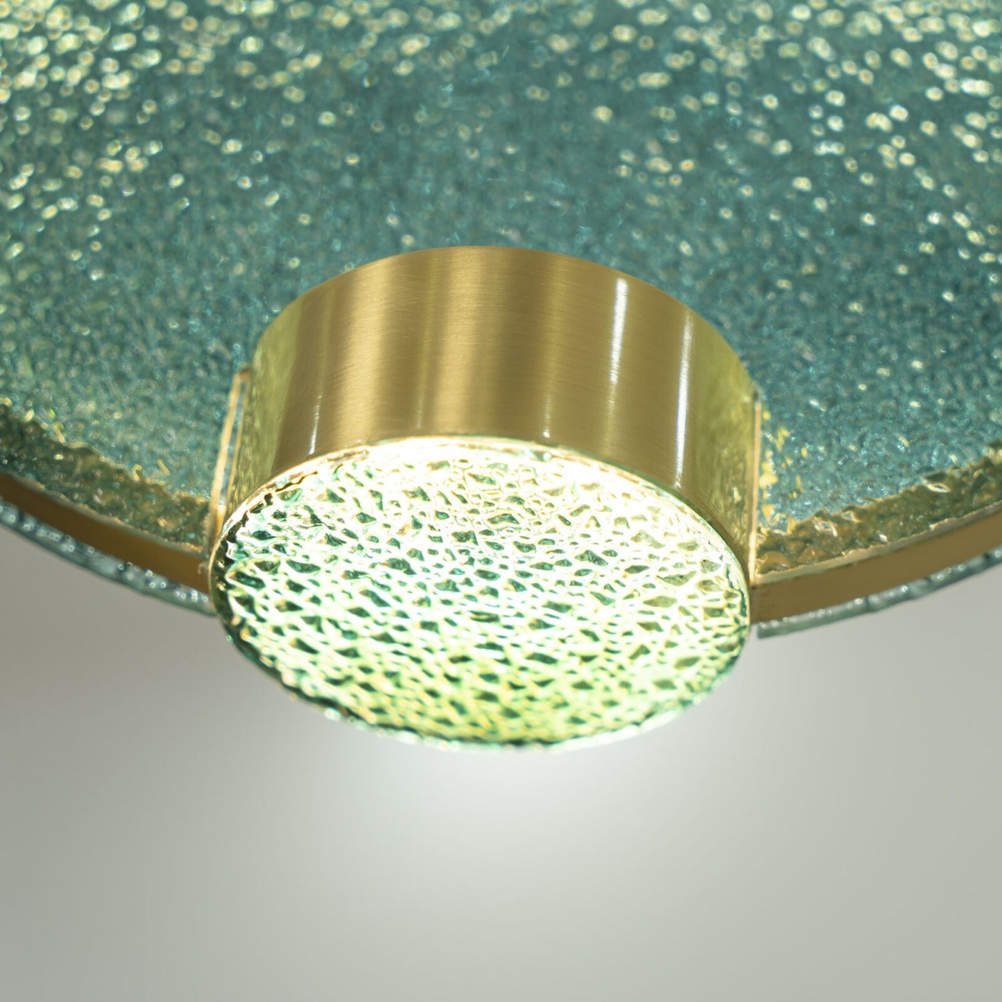 Horo Hanglamp – Elegant Messing & Getint Glas-light decor-De Bazelaar