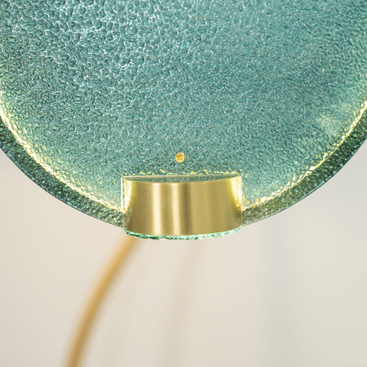 Horo Hanglamp – Elegant Messing & Getint Glas-light decor-De Bazelaar