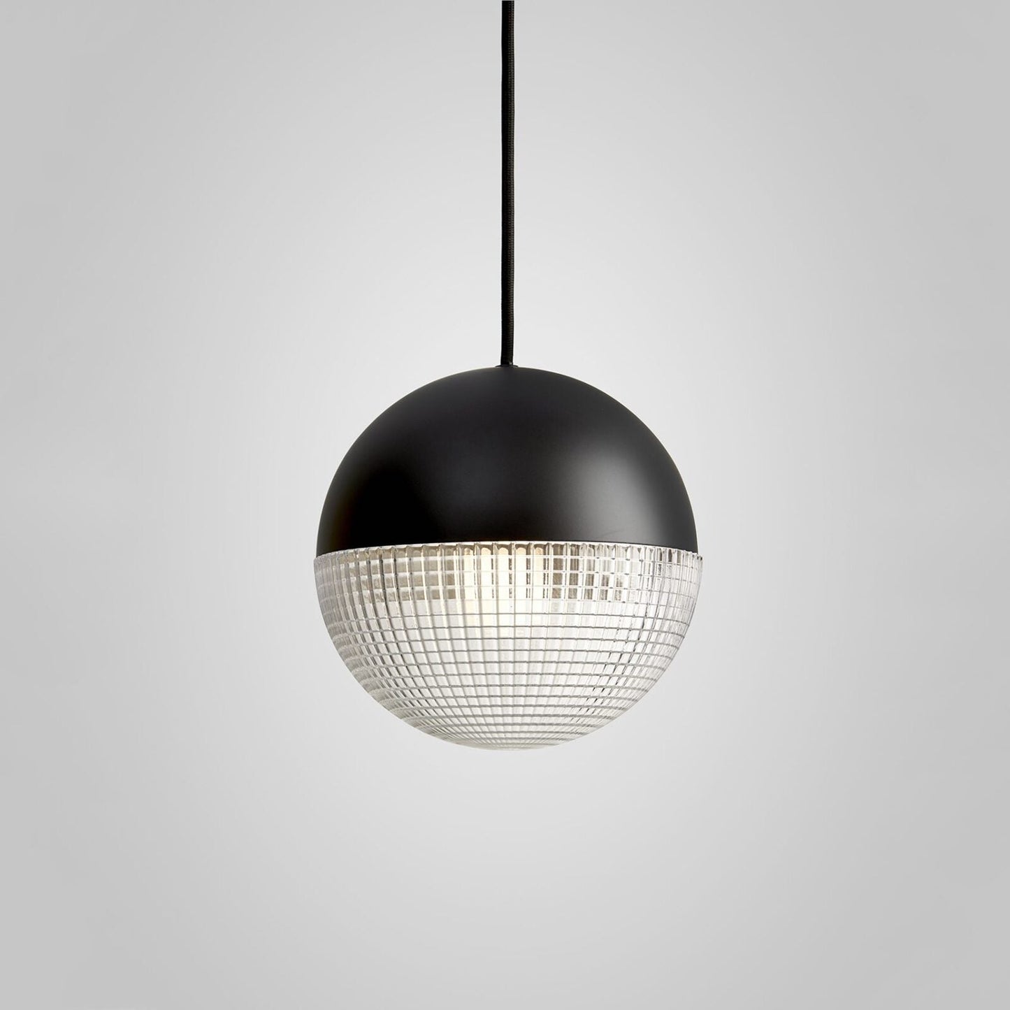 Suspended Lens Flair Hanglamp – Luxe & Innovatief Design-light decor-De Bazelaar