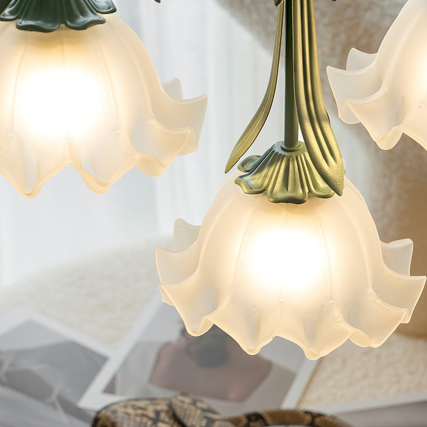 Hanglamp met Bloemenpatroon - LED en Elegant-light decor-De Bazelaar