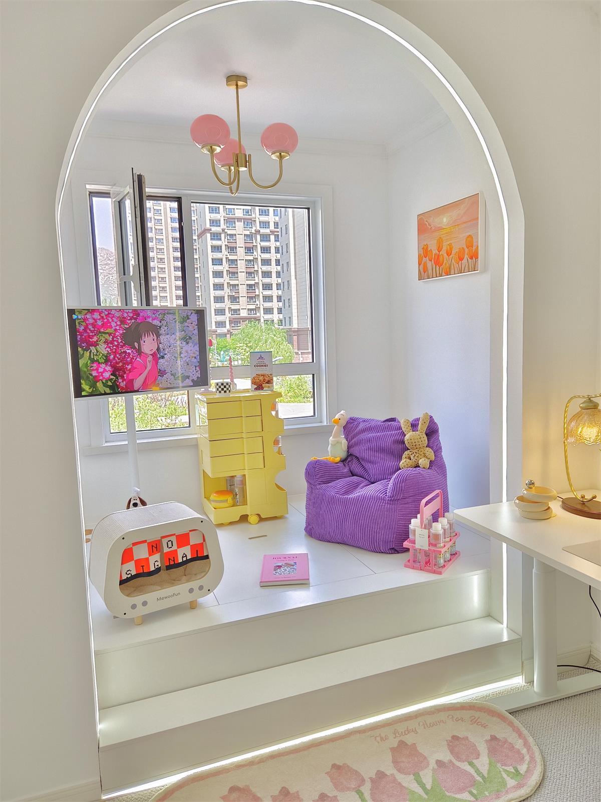 Moderne kroonluchter met speelse flair-light decor-De Bazelaar