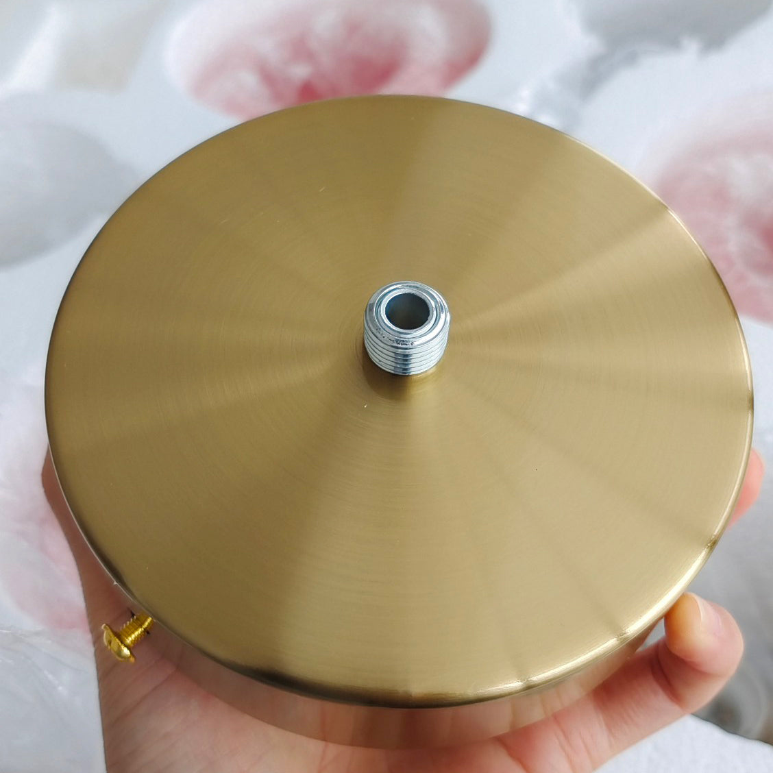 Moderne kroonluchter met speelse flair-light decor-De Bazelaar