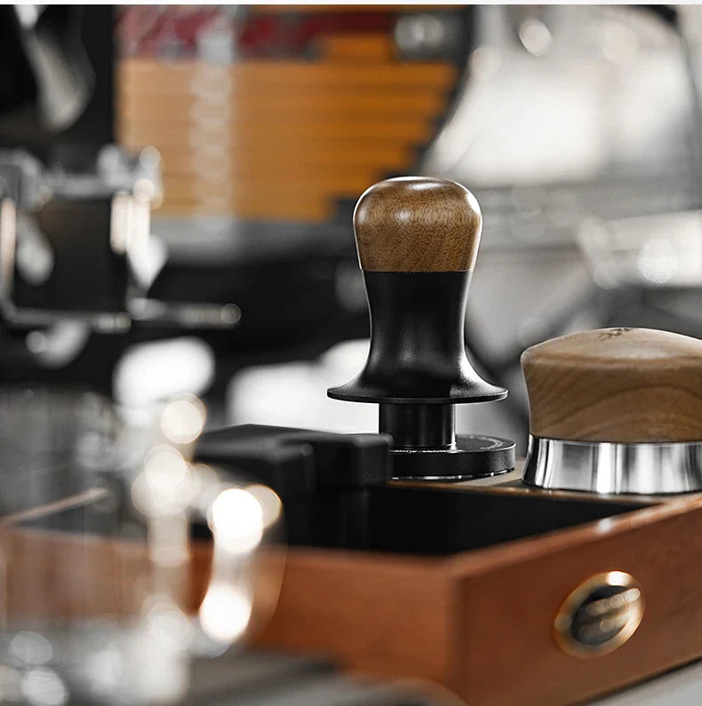 Spring Loaded MHW-3BOMBER - Krachtige Espresso Tamper - Perfecte Extractie-Coffee & Tea-De Bazelaar
