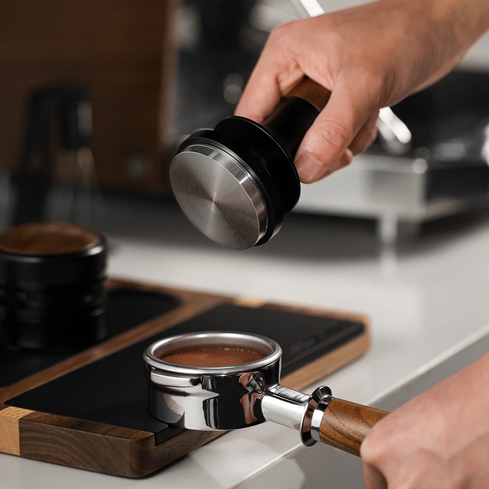 Spring Loaded MHW-3BOMBER - Krachtige Espresso Tamper - Perfecte Extractie-Coffee & Tea-De Bazelaar