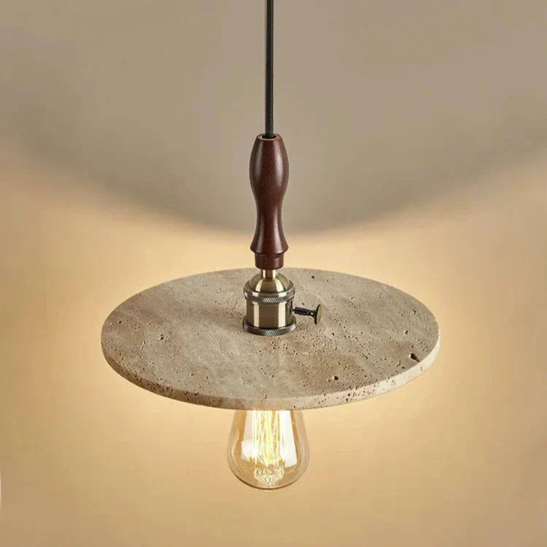 Middeleeuwse Hangende Kandelaar van Travertin en Hout