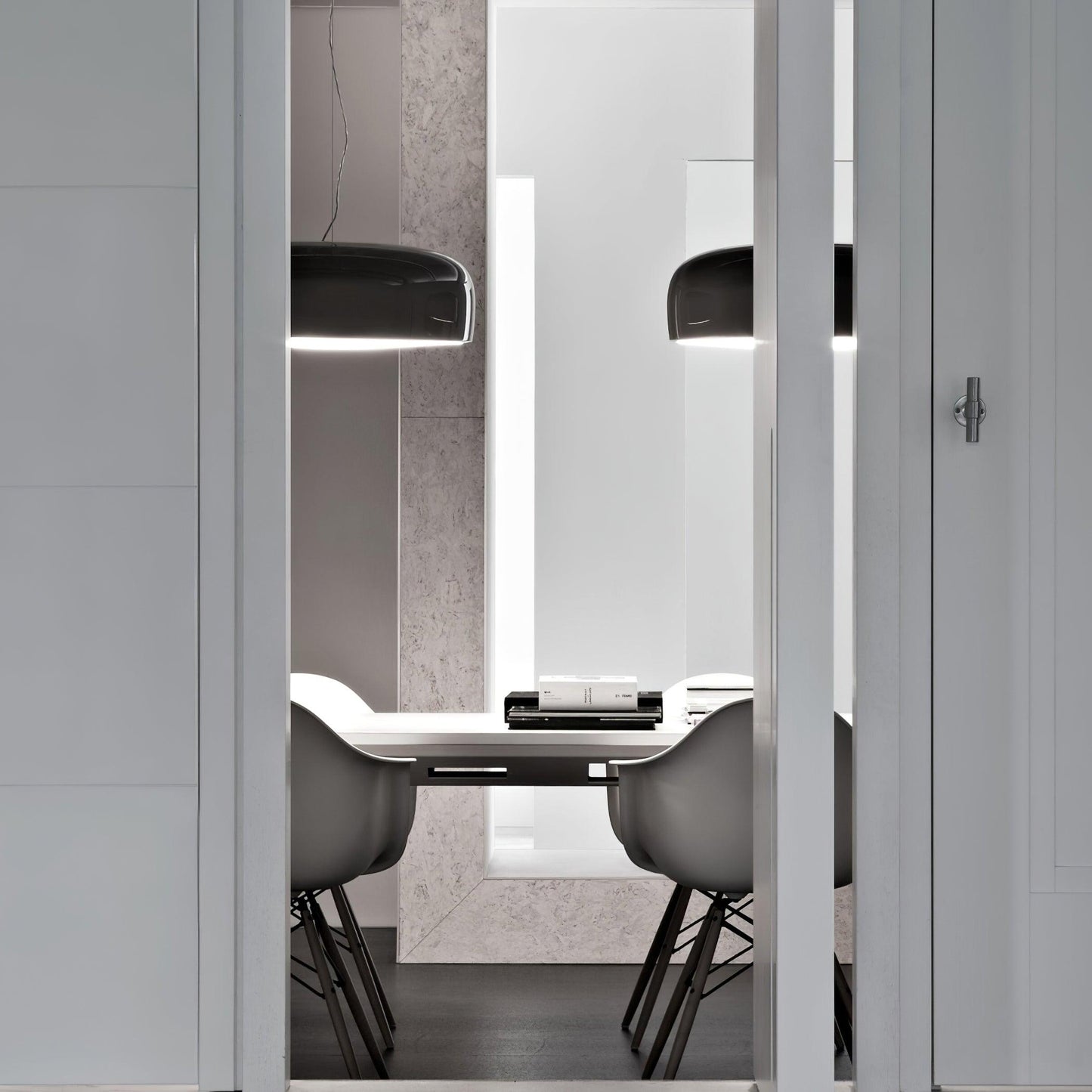 Strakke Minimalistische Hanglamp voor Moderne Interieurs-lamp-De Bazelaar