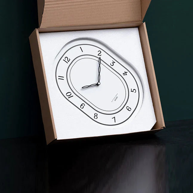 Zwarte & Witte Wandklok - Lasergegraveerd Romeins Ontwerp - Uniek en Stijlvol-Wall Clocks-De Bazelaar