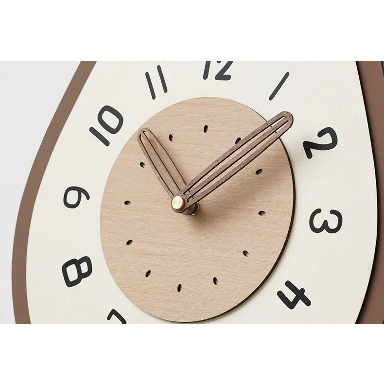 Crème Houten Kat-Vormige Schommel Wandklok - Stille & Moderne Elegantie-Wall Clocks-De Bazelaar
