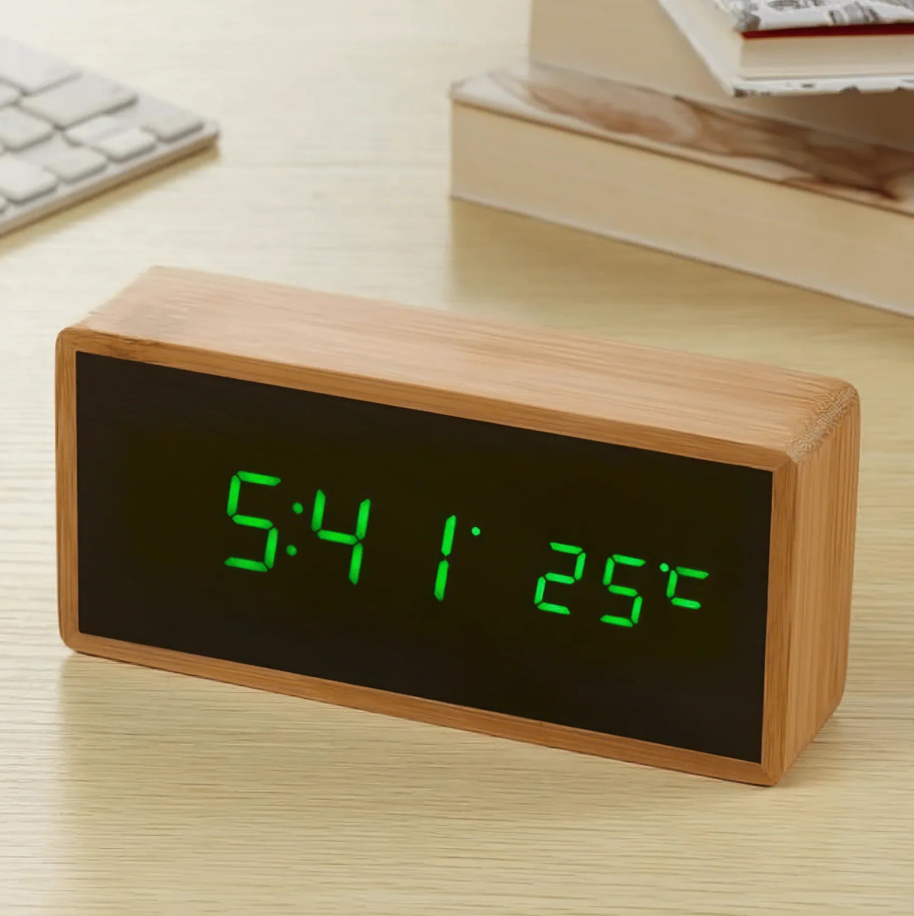 EcoTime - Bamboe LED Alarmklok - Temperatuurweergave - Duurzaam Design-Wall Clocks-De Bazelaar
