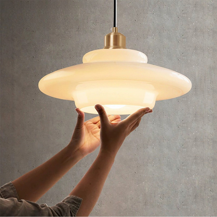 Tijdloze Witte Glazen Hanglamp voor een Elegant Interieur-light decor-De Bazelaar