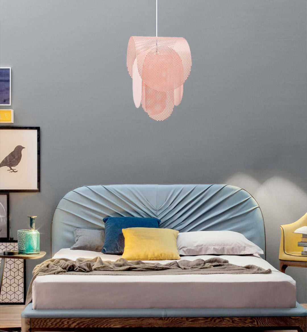 Geperforeerde metalen hanglamp in elegante rosé afwerking