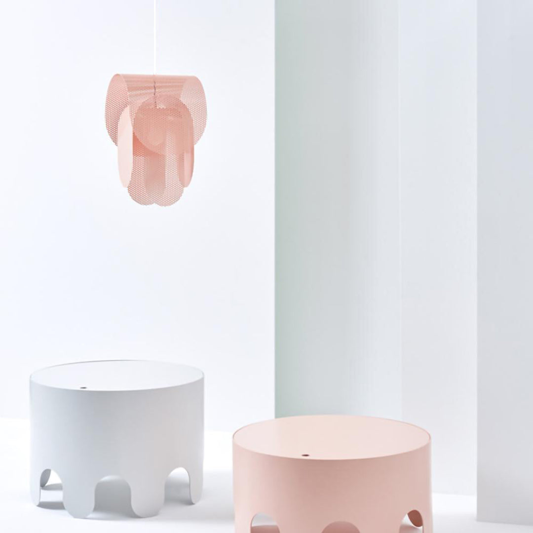 Geperforeerde metalen hanglamp in elegante rosé afwerking