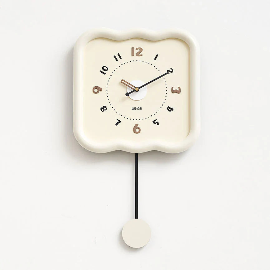 Houten Schommel Wandklok - Stille Crème - Golvende Rand-Wall Clocks-De Bazelaar