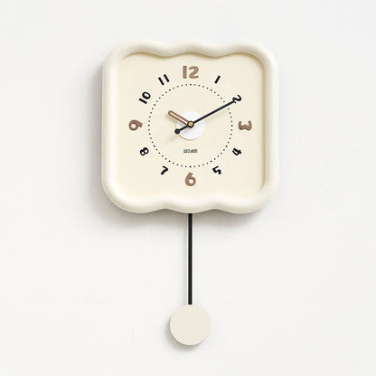 Houten Schommel Wandklok - Stille Crème - Golvende Rand-Wall Clocks-De Bazelaar