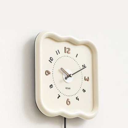 Houten Schommel Wandklok - Stille Crème - Golvende Rand-Wall Clocks-De Bazelaar
