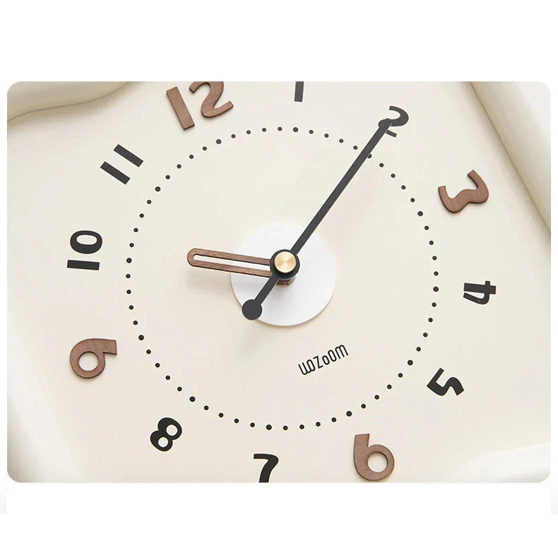 Houten Schommel Wandklok - Stille Crème - Golvende Rand-Wall Clocks-De Bazelaar